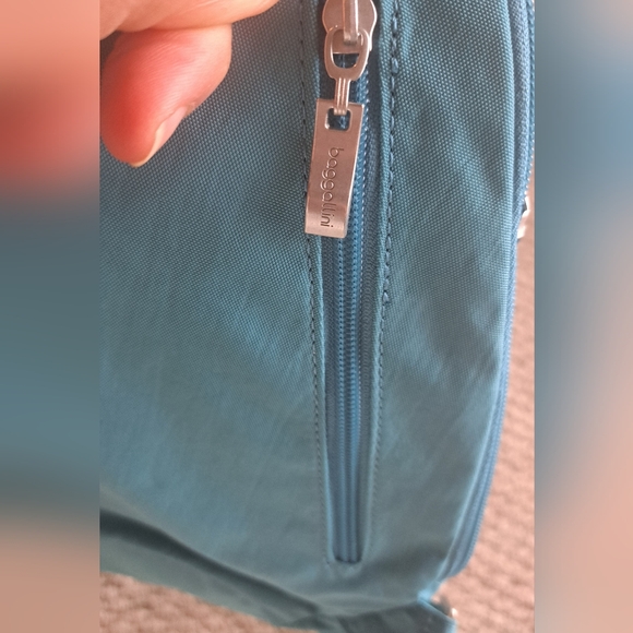 Baggallini Teal Sling Bag UNISEX - Picture 3 of 9